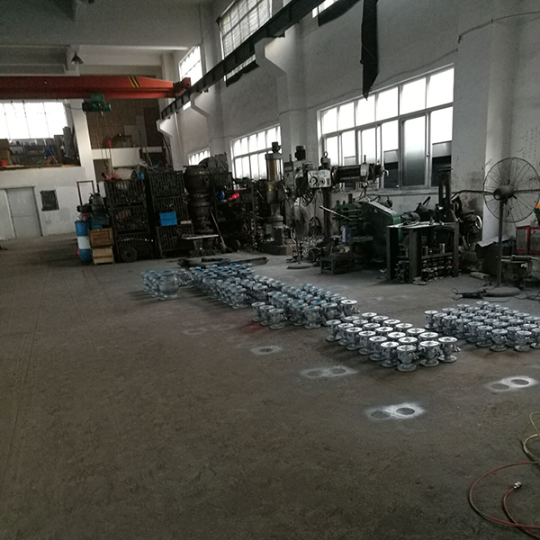 高平台法蘭球閥廠房環境